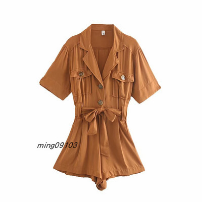 Modern rövid női jumpsuit övvel és spitz nyakkivágással