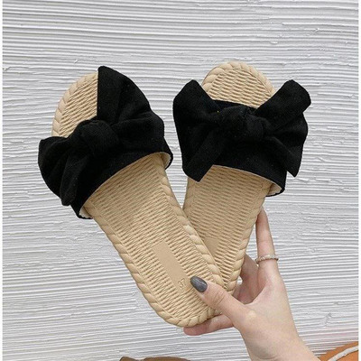 Hétköznapi női papucs szalaggal, lapos talppal, három színben