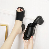 Ženske casual papuče od eko kože sa debelom petom u crnoj boji