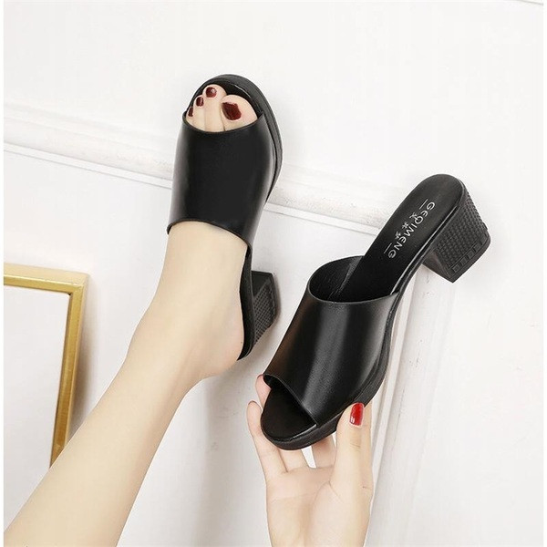 Ženske casual papuče od eko kože sa debelom petom u crnoj boji