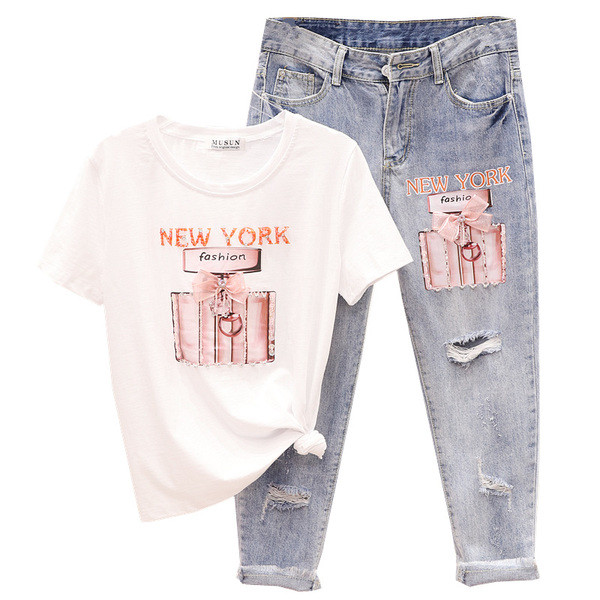 Modern női kétrészes szett, benne egy póló + hosszú farmer szakadt motívumokkal