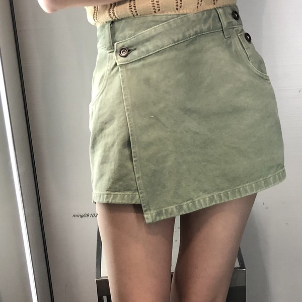 Moderna ženska suknja-hlače s transferom