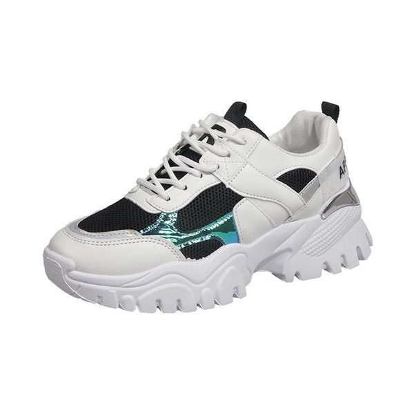 Μοντέρνα γυναικεία αθλητικά παπούτσια με κορδόνια σε δύο χρώματα και τραχιά σόλα