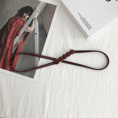 Plonas moteriškas odinis diržas, tinkantis prie juosmens