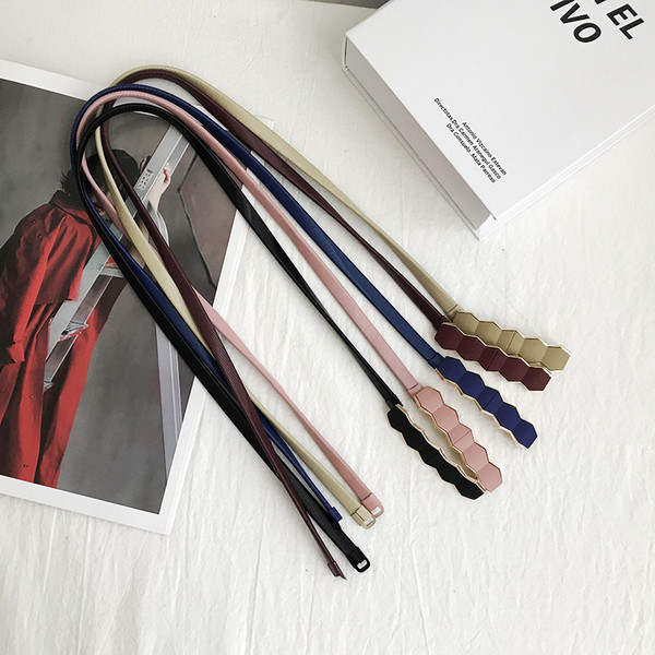 Plonas moteriškas odinis diržas, tinkantis prie juosmens