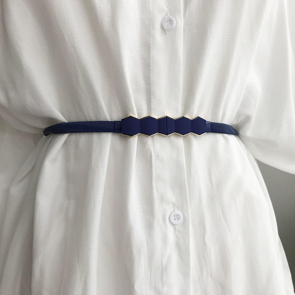 Plonas moteriškas odinis diržas, tinkantis prie juosmens