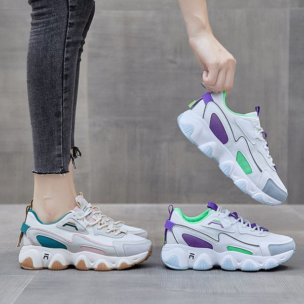 Γυναικεία casual αθλητικά παπούτσια με κορδόνια σε άσπρα και ψηλά πέλματα