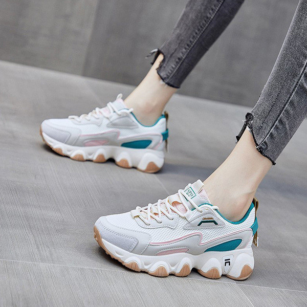 Γυναικεία casual αθλητικά παπούτσια με κορδόνια σε άσπρα και ψηλά πέλματα