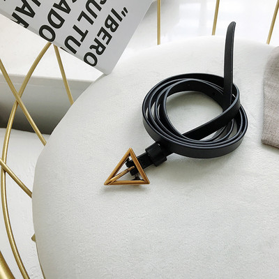 Női vékony bőr öv fém háromszöggel