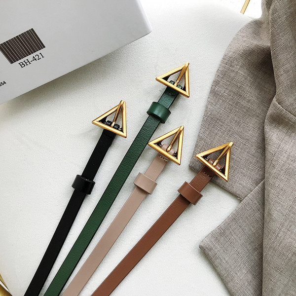 Női vékony bőr öv fém háromszöggel