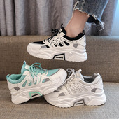 Γυναικεία αθλητικά παπούτσια με κορδόνια και επίπεδη σόλα σε τρία χρώματα