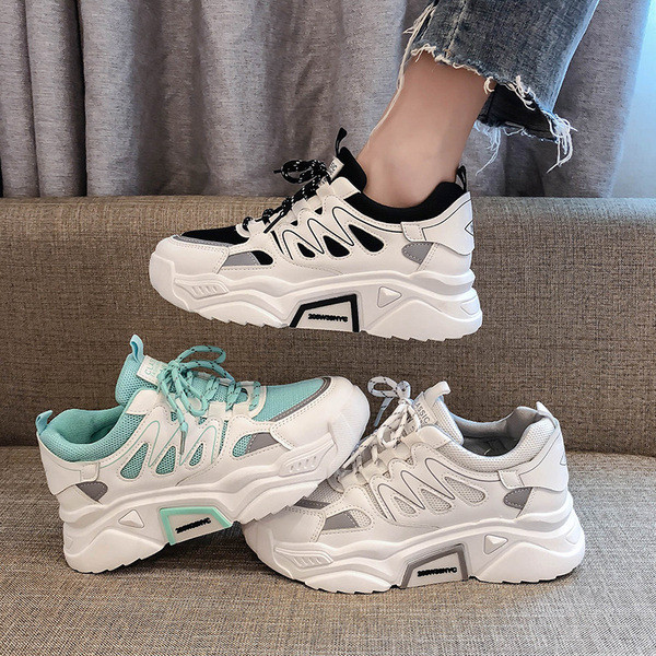 Γυναικεία αθλητικά παπούτσια με κορδόνια και επίπεδη σόλα σε τρία χρώματα