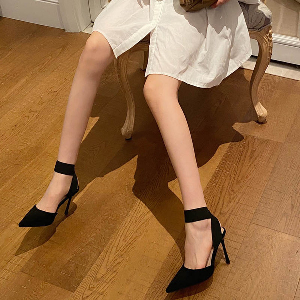 női elegáns szandál hegyes modell eco velúrból