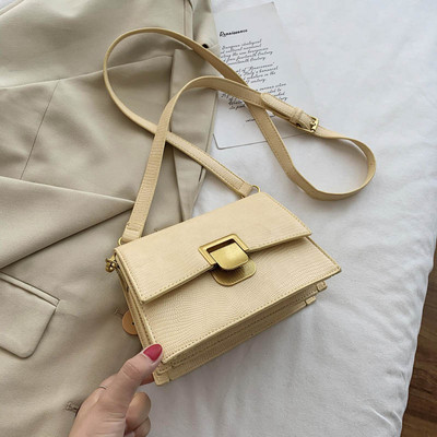 Moderna ženska kožna torba s metalnim kopčanjem i dugom ručkom