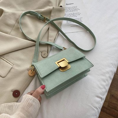 Moderna ženska kožna torba s metalnim kopčanjem i dugom ručkom