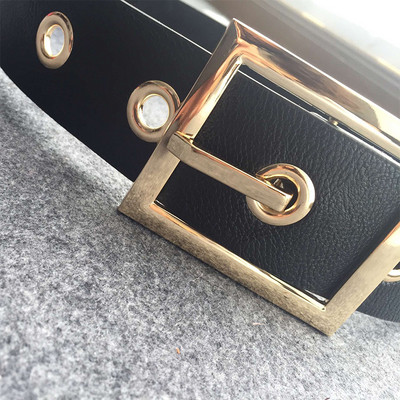 Széles női öv fém csattal