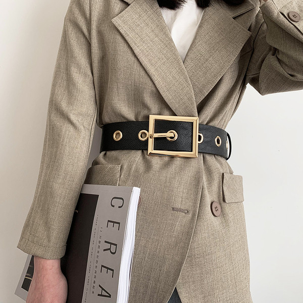 Széles női öv fém csattal