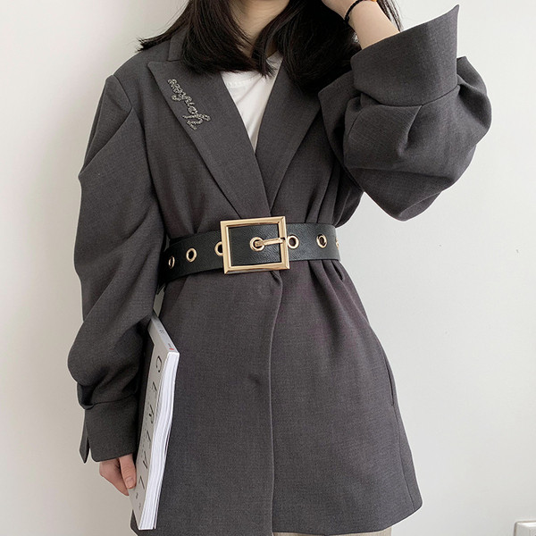 Széles női öv fém csattal