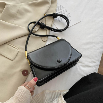 Σύγχρονη γυναικεία τσάντα από οικολογικό δέρμα με μακριά λαβή σε τετράγωνο σχήμα