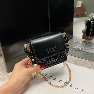 Hétköznapi női kistáska hosszú füllel több színben