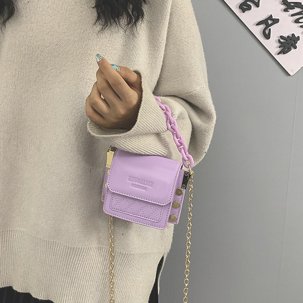 Hétköznapi női kistáska hosszú füllel több színben