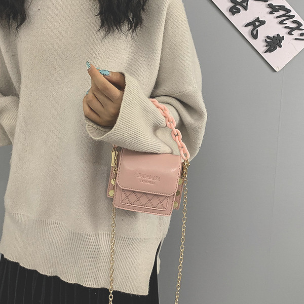 Hétköznapi női kistáska hosszú füllel több színben