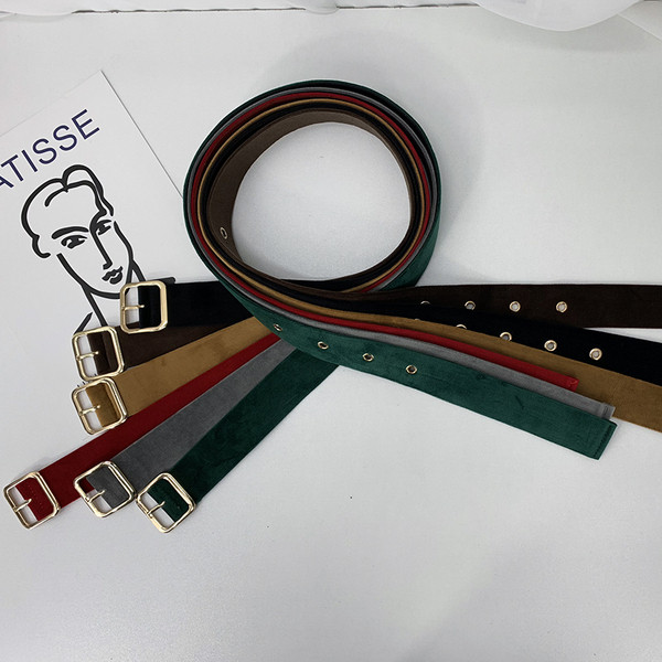 Moderan ženski remen sa metalnom kopčom