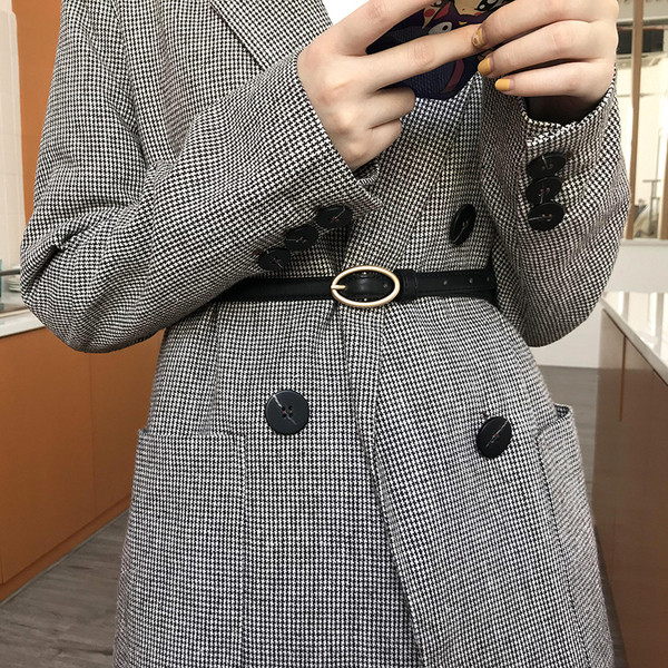 Õhuke naiste nahast vöö metallelemendiga