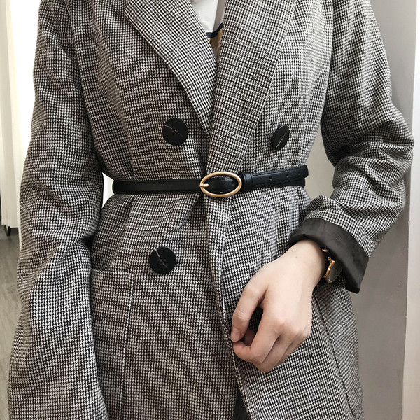 Õhuke naiste nahast vöö metallelemendiga