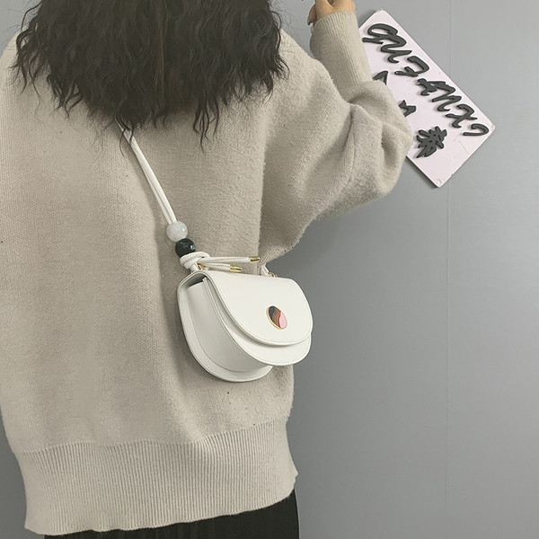 Γυναικεία casual τσάντα με μακριά δερμάτινη λαβή σε διάφορα χρώματα