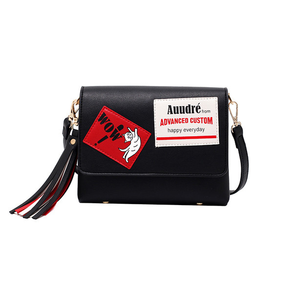 Női mindennapi bőrtáska hosszú füllel és bojttal