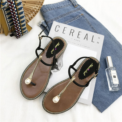 Μοντέρνα γυναικεία σανδάλια με επίπεδη σόλα και διακόσμηση πέρλες