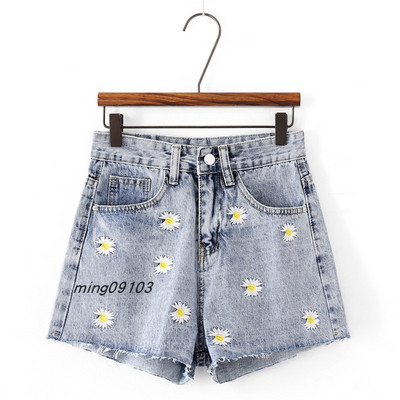 Női farmer rövidnadrág hímzéssel