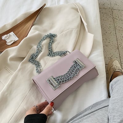 Σύγχρονη γυναικεία τσάντα με μεταλλική αλυσίδα με τετράγωνο σχήμα