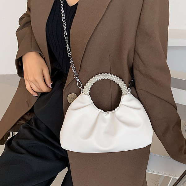 Eko bőrből készült modern női táska rövid fogantyúval és gyöngyökkel