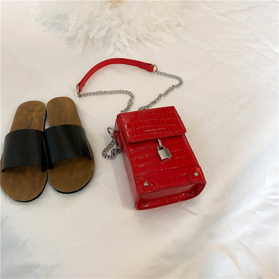 Modern női táska hosszú fém fogantyúval több színben