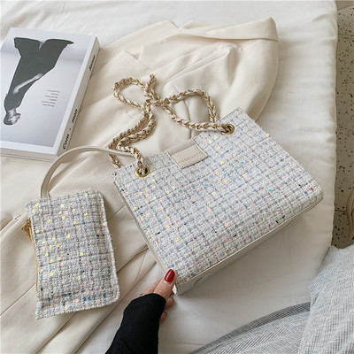 Γυναικεία καρό τσάντα με μεταλλική αλυσίδα