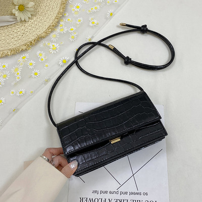 Γυναικεία έκο δερμάτινη τσάντα με μακριά λαβή και μεταλλική στερέωση