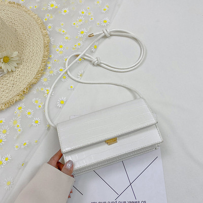 Γυναικεία έκο δερμάτινη τσάντα με μακριά λαβή και μεταλλική στερέωση