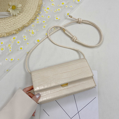 Γυναικεία έκο δερμάτινη τσάντα με μακριά λαβή και μεταλλική στερέωση