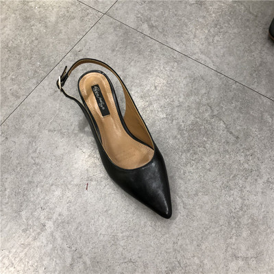 Hegyes modell női műbőr szandál