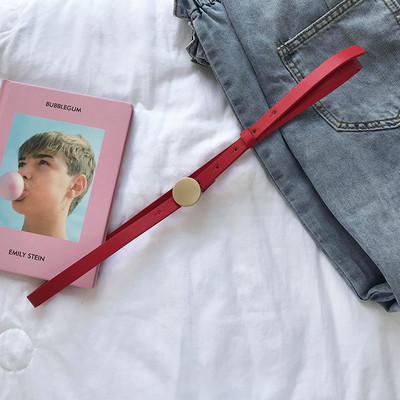 Ženski tanki remen s metalnim elementom prikladan za struk