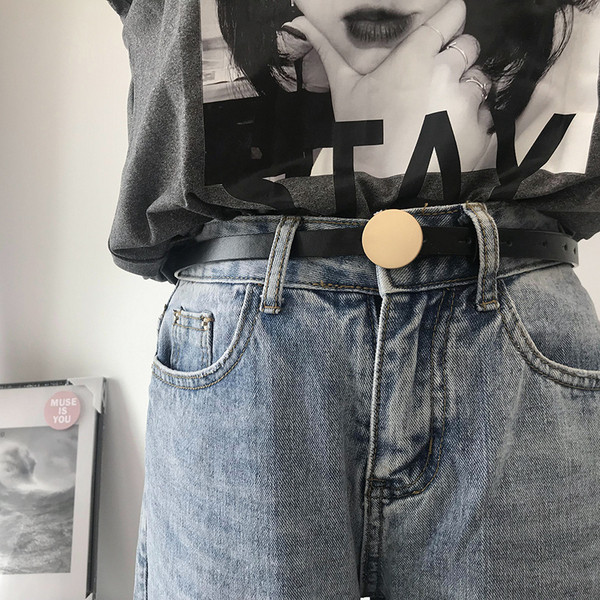 Ženski tanki remen s metalnim elementom prikladan za struk