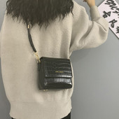 Modern női bőrtáska hosszú füllel, többféle színben