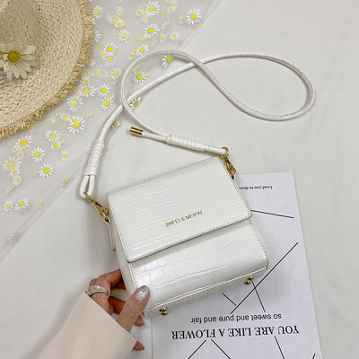 Modern női bőrtáska hosszú füllel, többféle színben