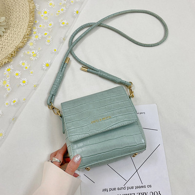 Modern női bőrtáska hosszú füllel, többféle színben