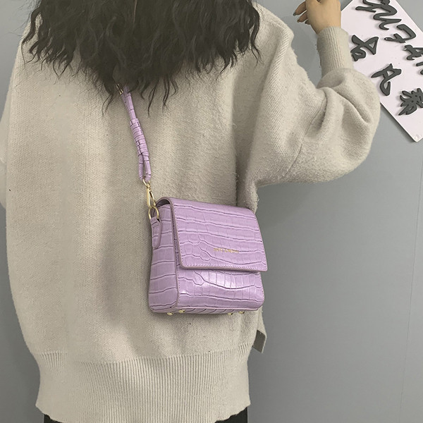 Modern női bőrtáska hosszú füllel, többféle színben