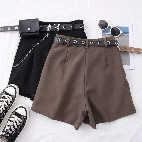 Női rövidnadrág - övvel és magas derékkal