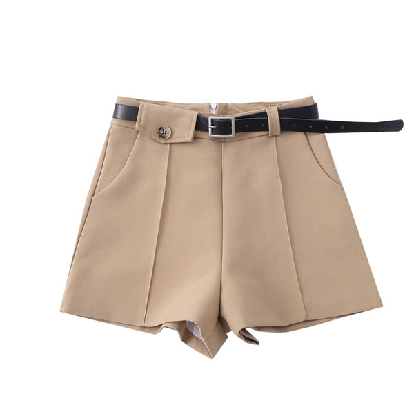 Női alkalmi rövidnadrág övvel