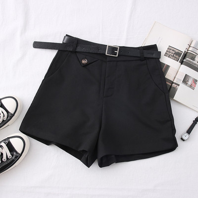 Modern női rövidnadrág - övvel és zsebekkel